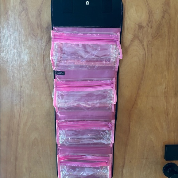 Toiletry bag - Picture 3 of 4